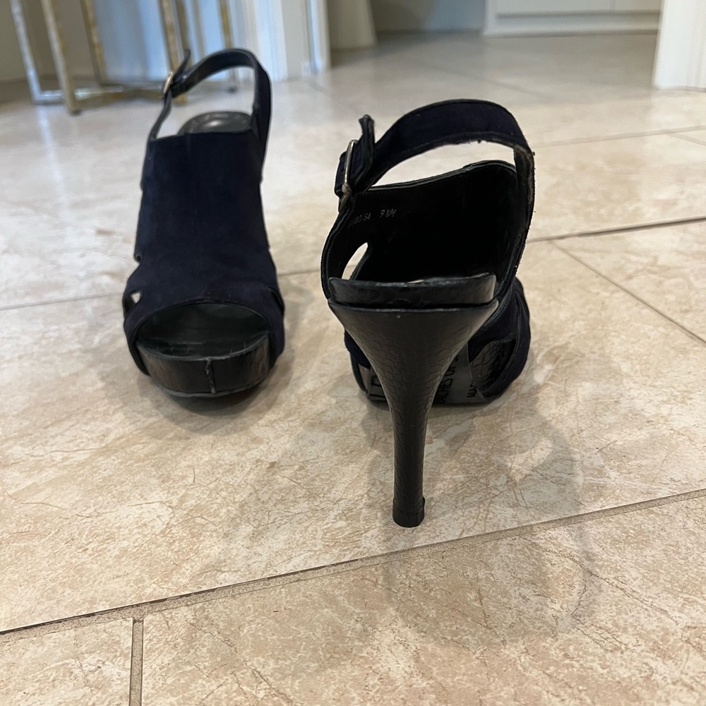 Donald Pliner Navy stilettos